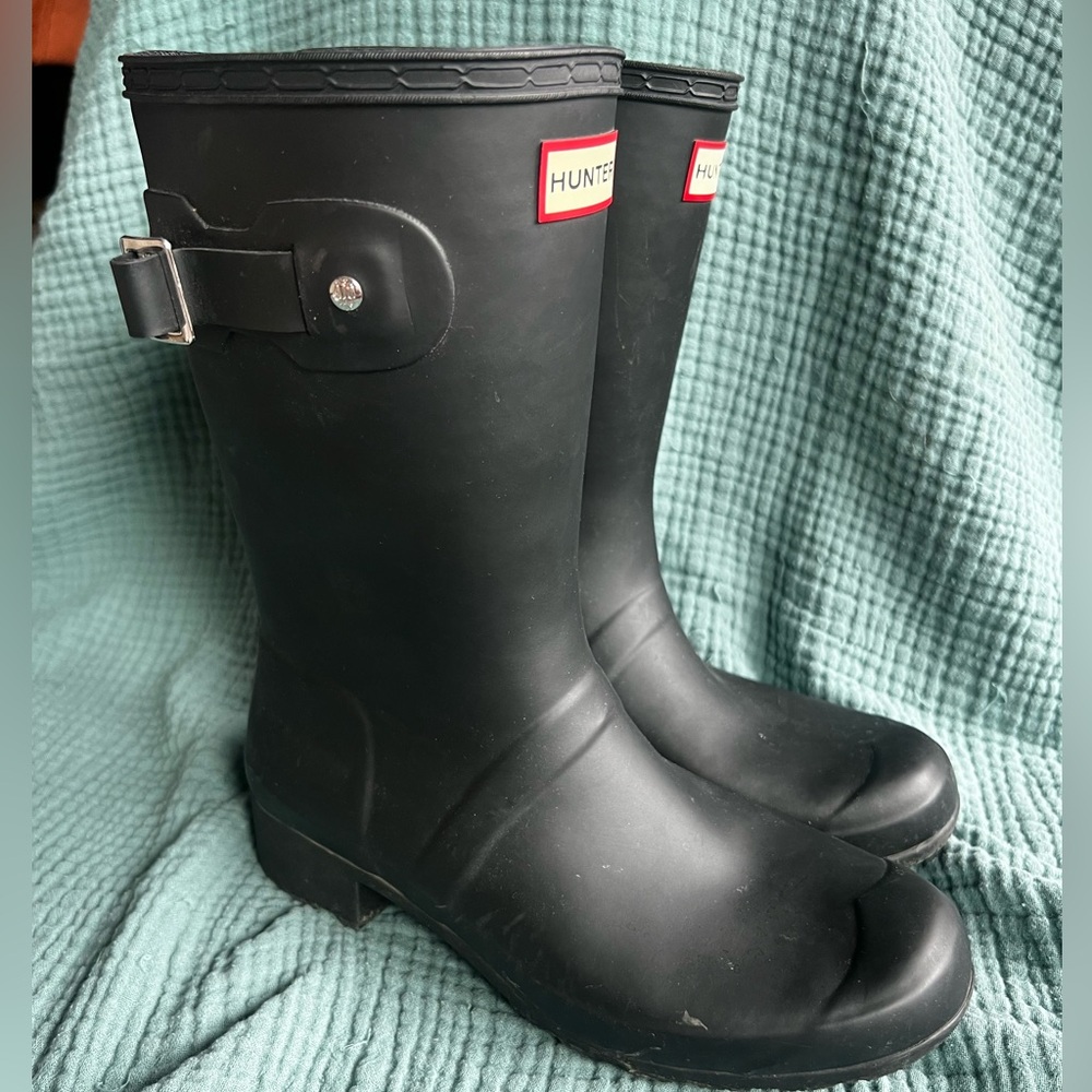Hunter short rain boots with boot socks